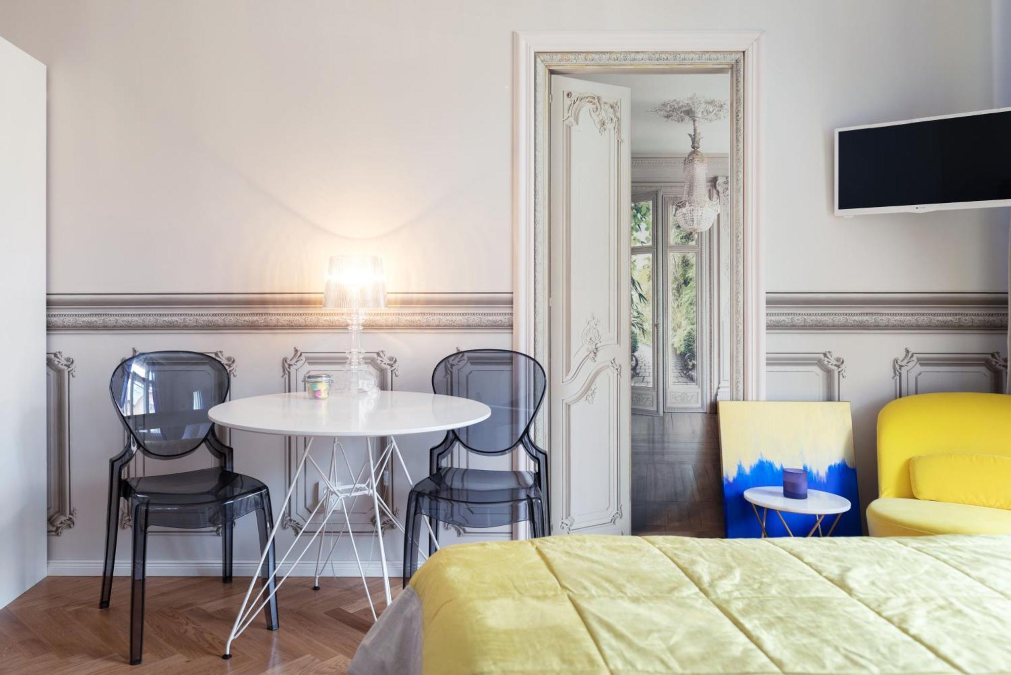 Apartment With Private Balcony In Smichov By Days