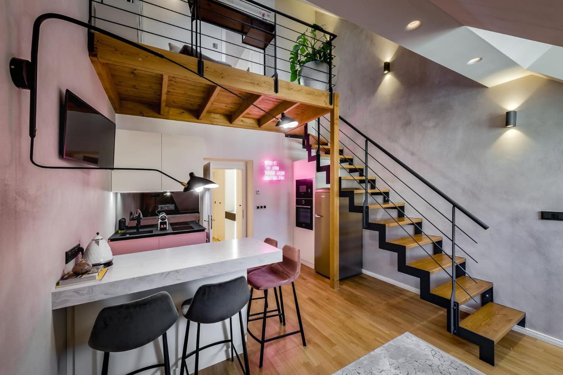 With Private Balcony In Smichov By Days * Praga