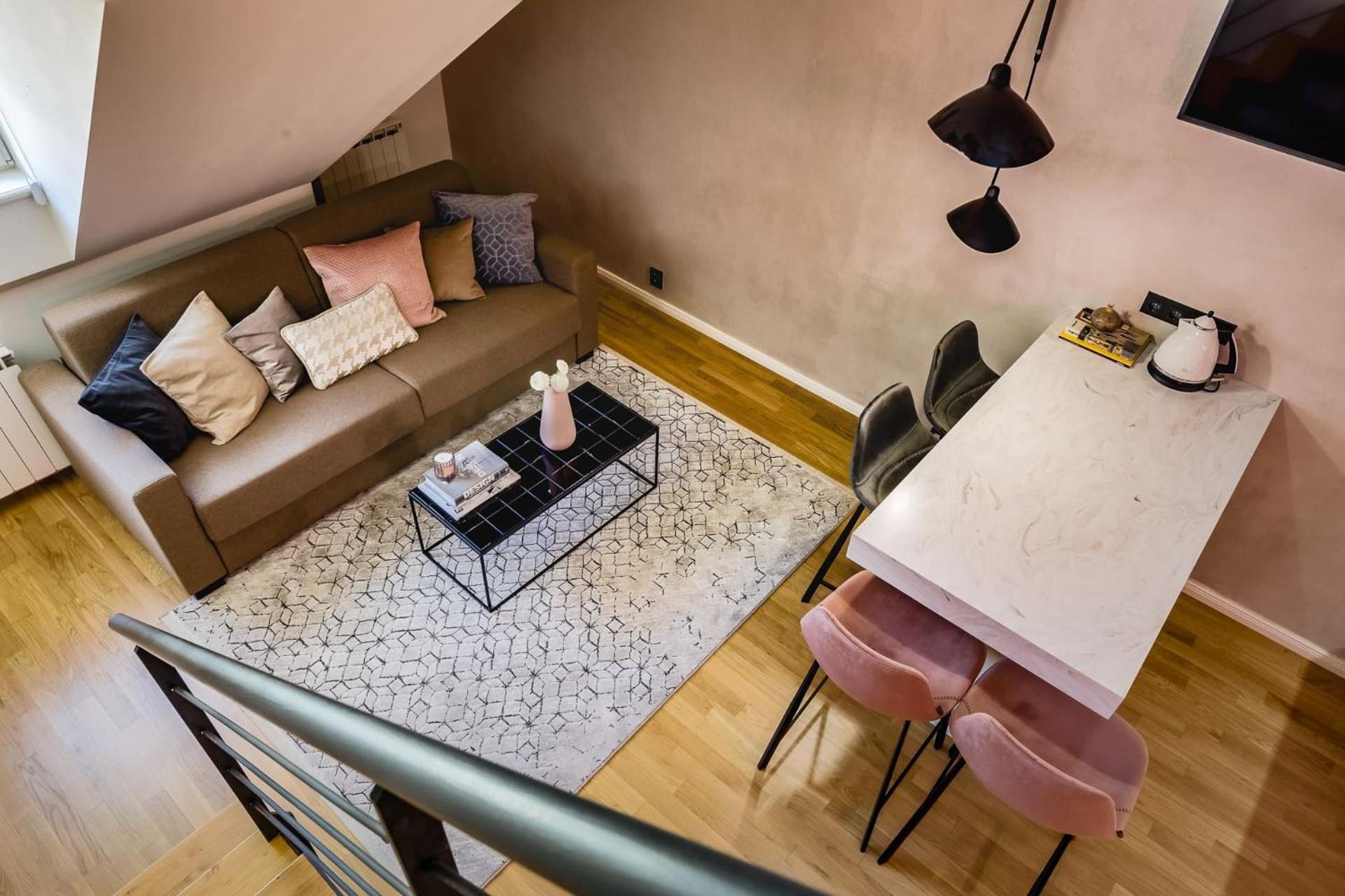 With Private Balcony In Smichov By Days Appartamento Praga
