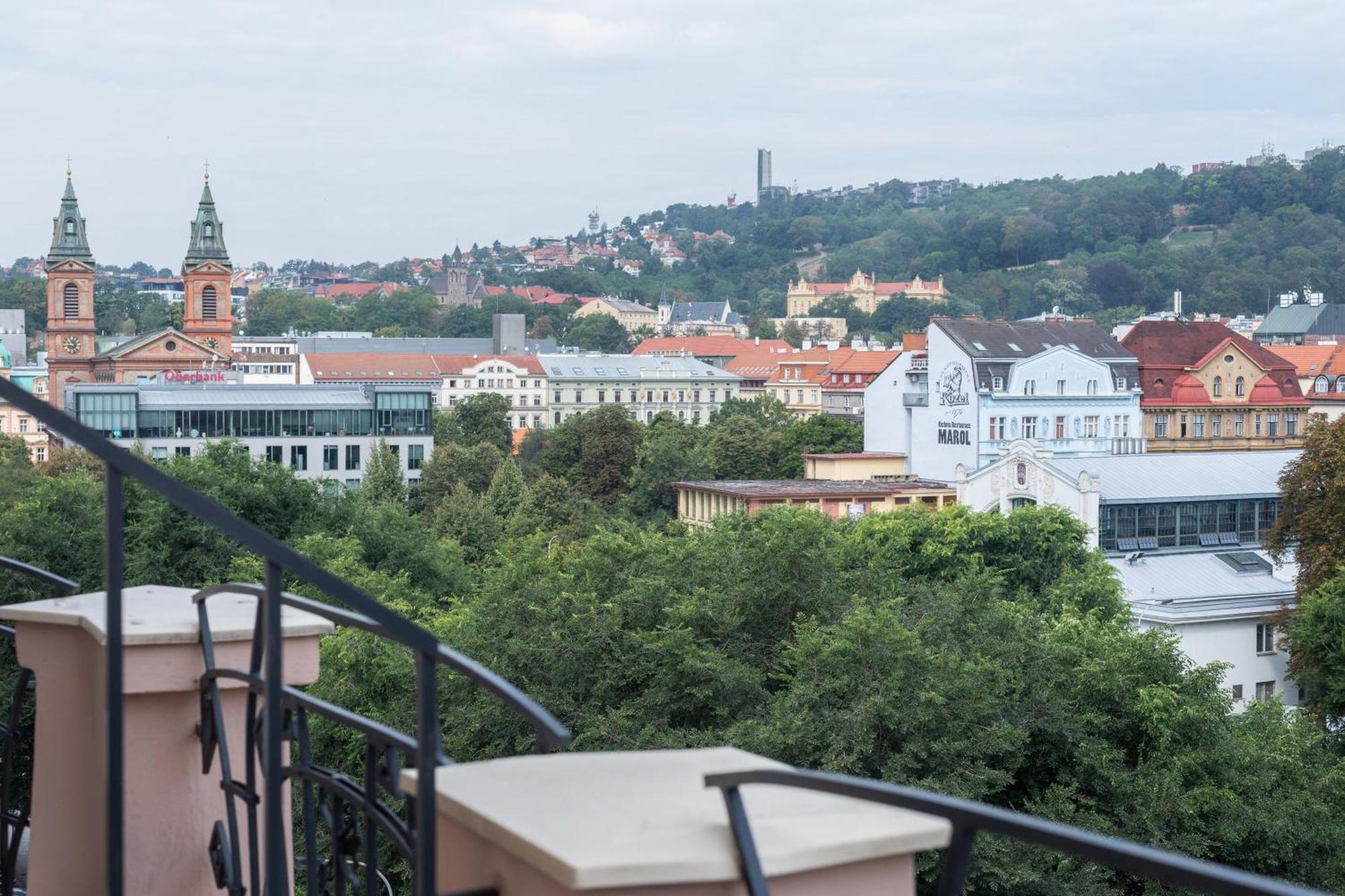With Private Balcony In Smichov By Days Appartamento Praga